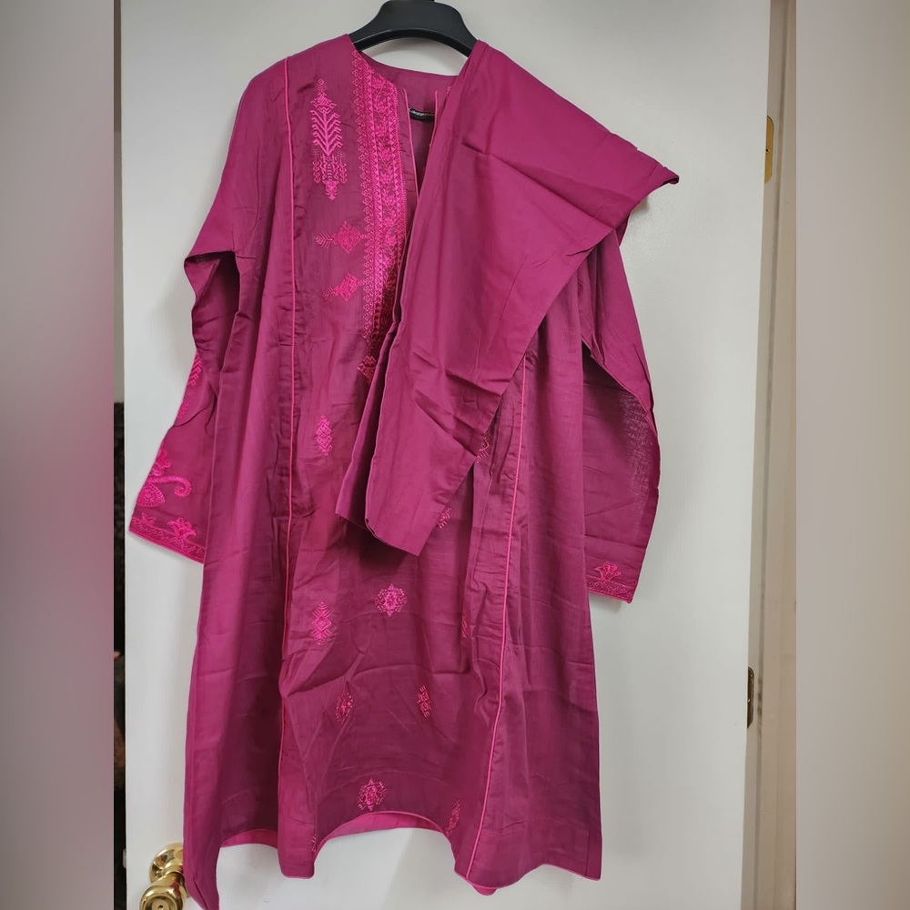 Alkaram shalwar Kameez - Picture 3 of 8